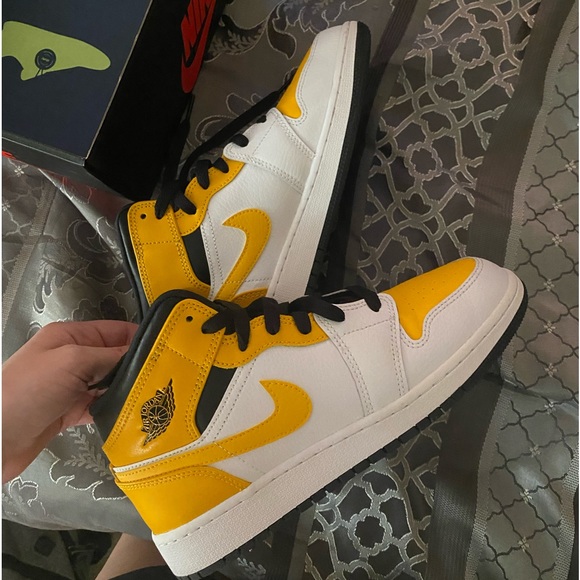Jordan Shoes - Jordan 1s Yellow/Black/White